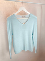 Flauschiger Alpaka Pullover mit V- Ausschnitt- Himmelblau