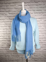 Flauschiger Alpaka Pullover mit V- Ausschnitt- Himmelblau