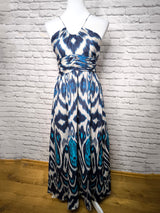 Midi- Baumwollkleid mit Ikat- Muster