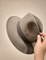 Klassischer Fedora-Hut aus Wolle: 4 JAHRESZEITEN