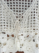 Leichtes Boho-Häkel-Top mit Glockenärmeln und Quasten-Bindeband- Ivory- GENTLE SPRING, 360°, VERDANT WINTER