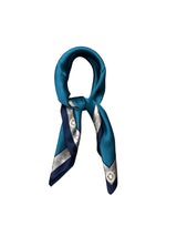 Quadratisches Seidentuch Gemustert- GEDECKTER WINTER