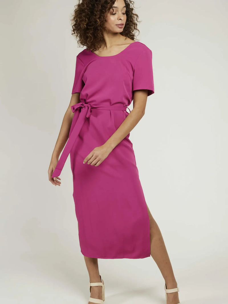 Tencel Kleid mit gekreuztem Ausschnitt und offenem Rücken- Magenta