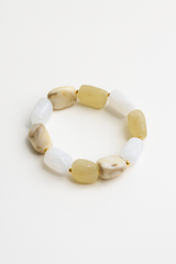 Elastisches Armband mit großen Natursteinen- Natur/ Hellgrün/ Beige