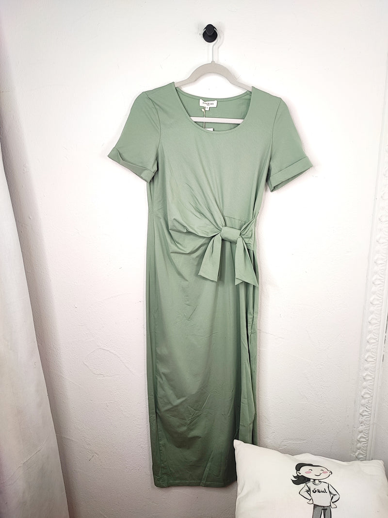 T- Shirt- Kleid mit drapiertem Knoten- Salbeigrün
