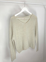 Flauschiger Alpaka Pullover mit V- Ausschnitt- Sand