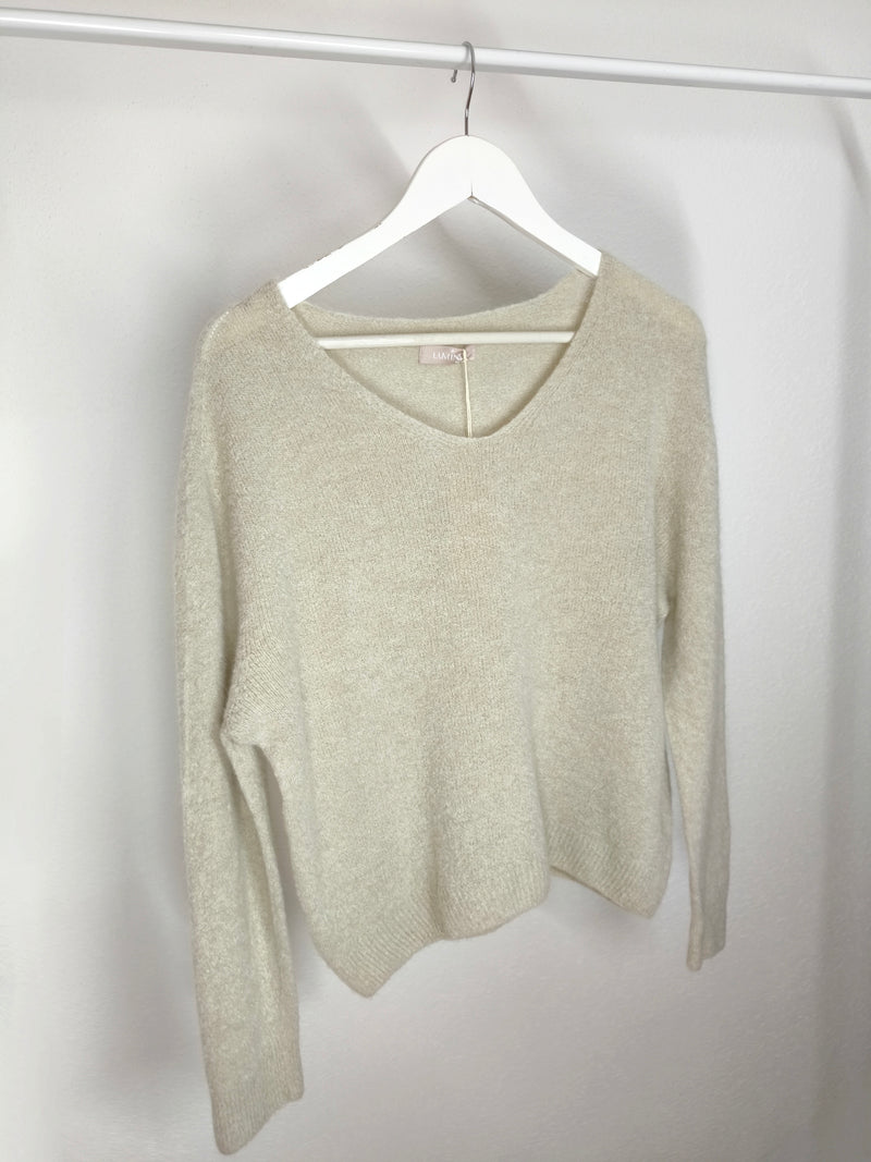 Flauschiger Alpaka Pullover mit V- Ausschnitt- Sand