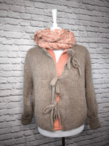 Cozy Kaschmir- Strickjacke mit Schleifen- Braun