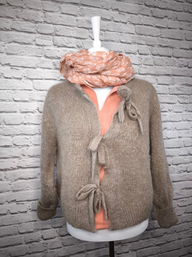 Cozy Kaschmir- Strickjacke mit Schleifen- Braun