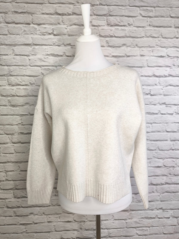 Feinstrick- Pullover mit Rundhalsausschnitt und Mittelnaht- Isabellfarbe-  DUNKLER FRÜHLING SOMMER