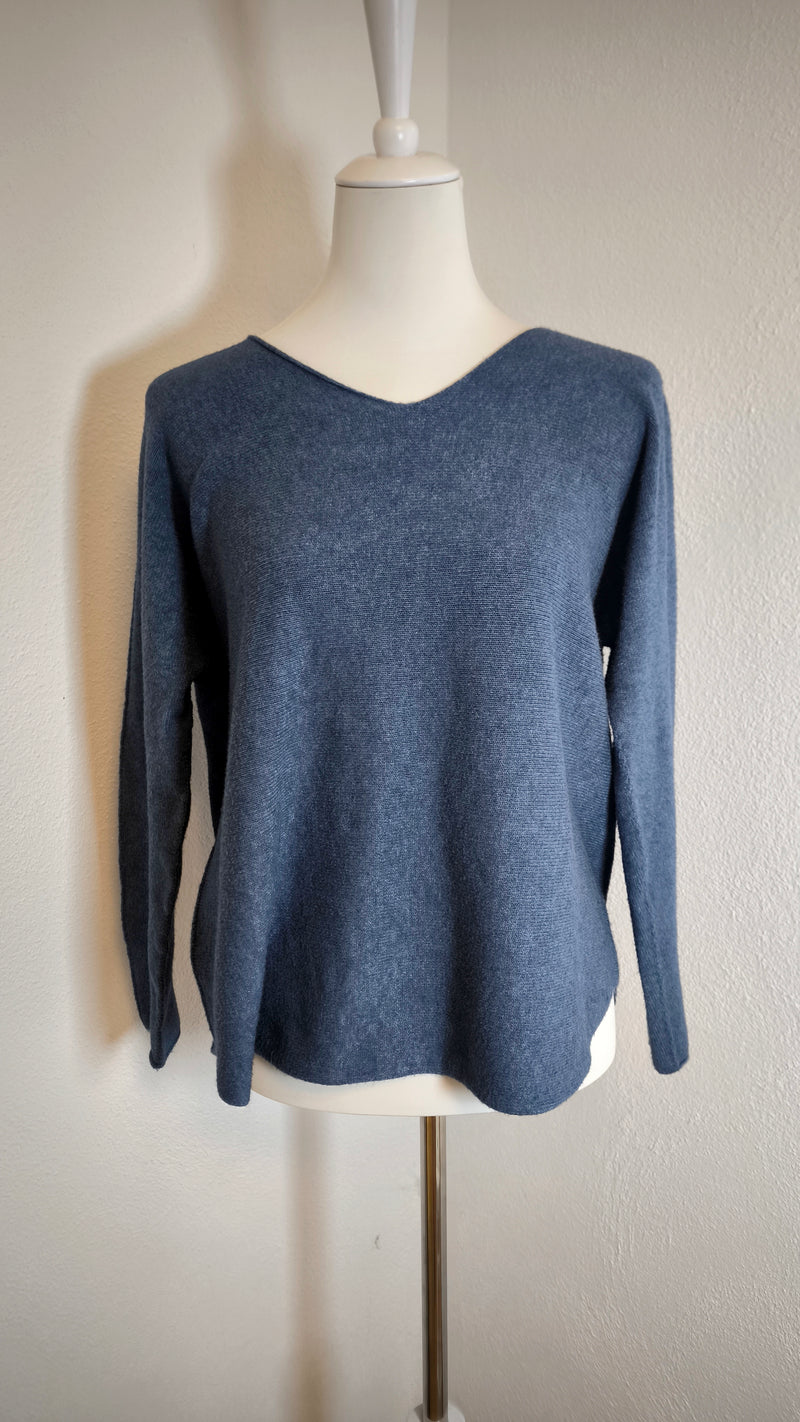 Weicher V- Pullover aus Viskose mit Rundsaum- DUNKLER SOMMER