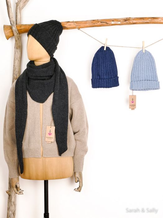 STRICKMÜTZE AUS RECYCELTEM KASCHMIR- DUNKLER SOMMER WINTER