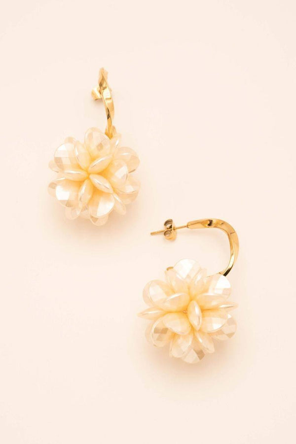 Creolen mit Blume in Perlmuttoptik- Gold