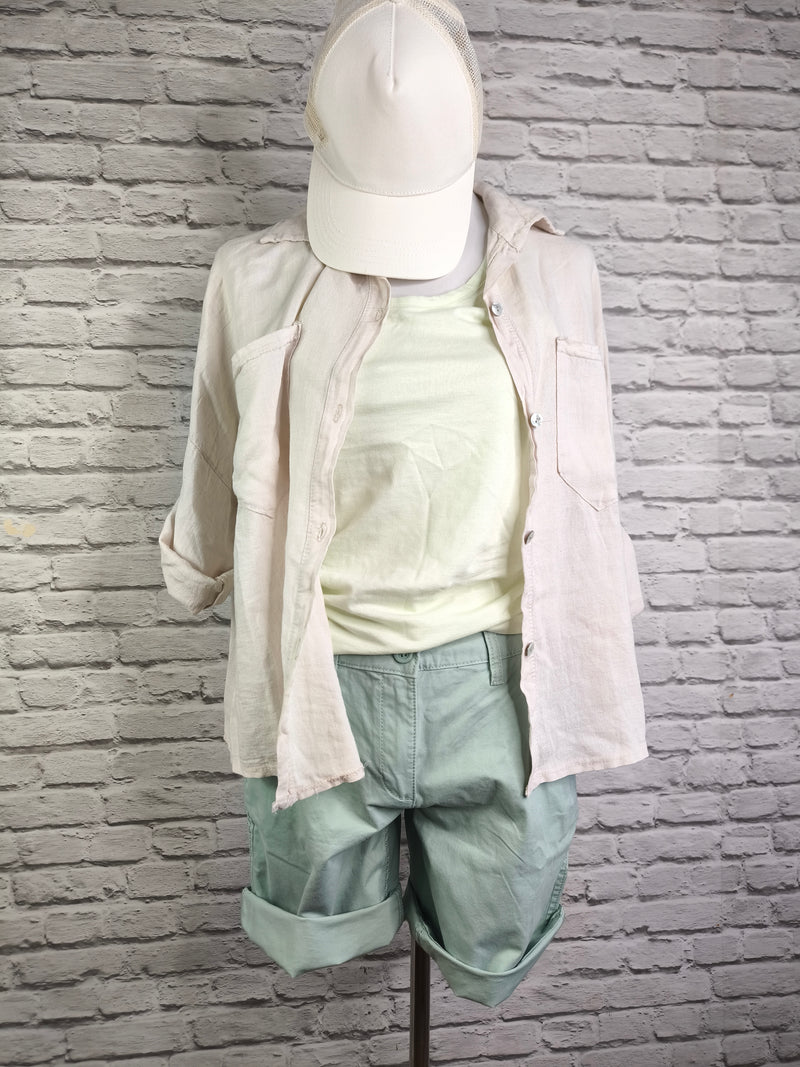 Leinenhemd mit Taschen und aufgeschlagenem Ärmel- Hellbeige