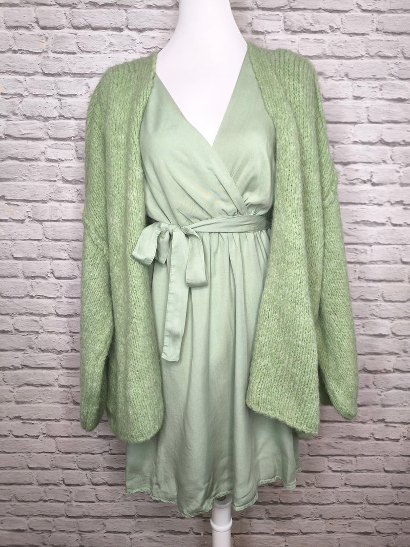 Sommerkleid mit Flügelärmel- Salbeigrün
