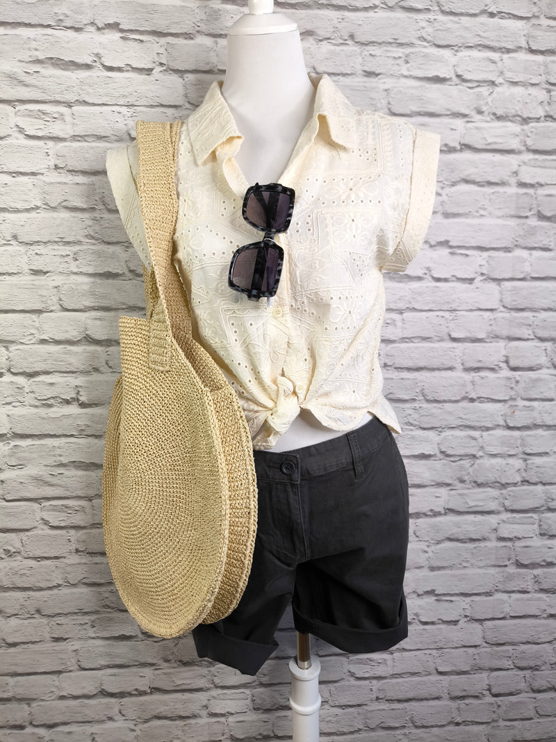 Hochwertige Stickerei- Bluse- Beige