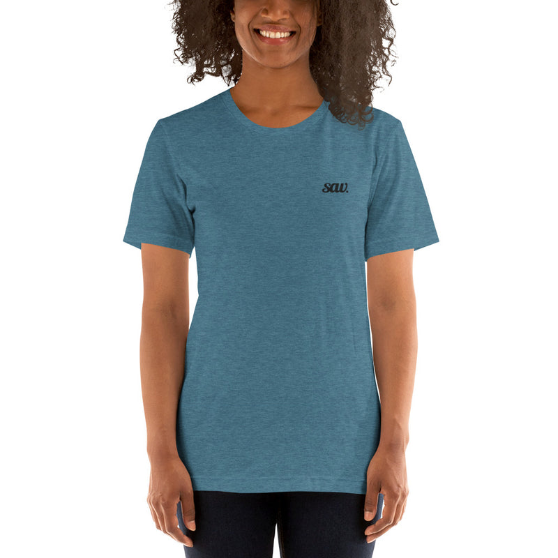 saw. Kollektion Unisex-T-Shirt mit saw. Logo- verschiedene Farben und Farbtypen