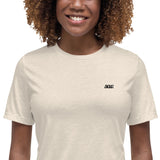 Lockeres Damen-T-Shirt mit kleinem "saw." Logo